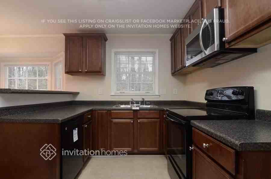 1360 Hampton Hall Dr Ne - Photo 6 of 17