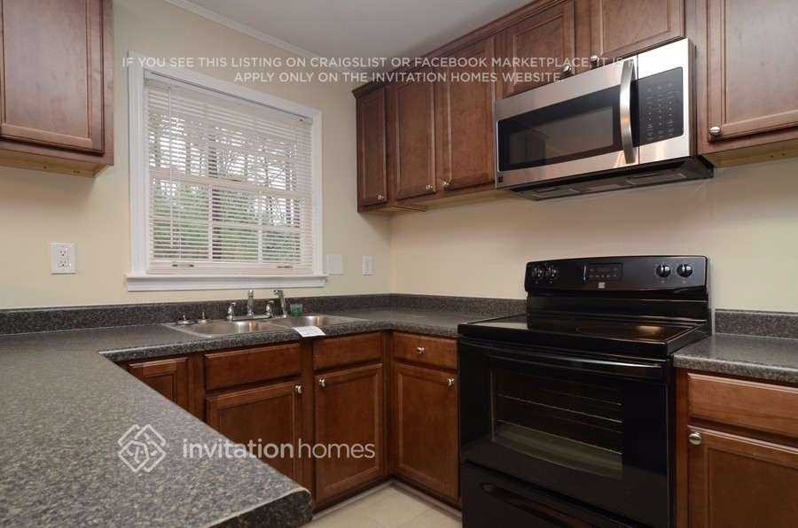 1360 Hampton Hall Dr Ne - Photo 7 of 17
