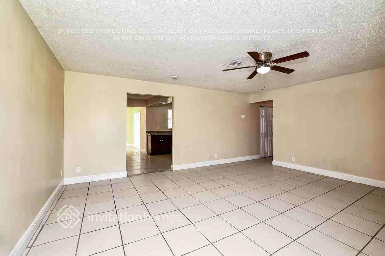 3070 Se 1st Pl - Photo 4 of 17