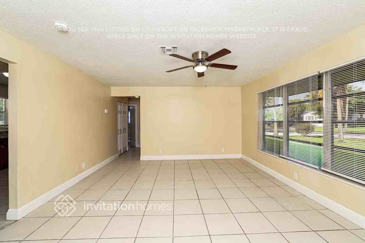 3070 Se 1st Pl - Photo 5 of 17