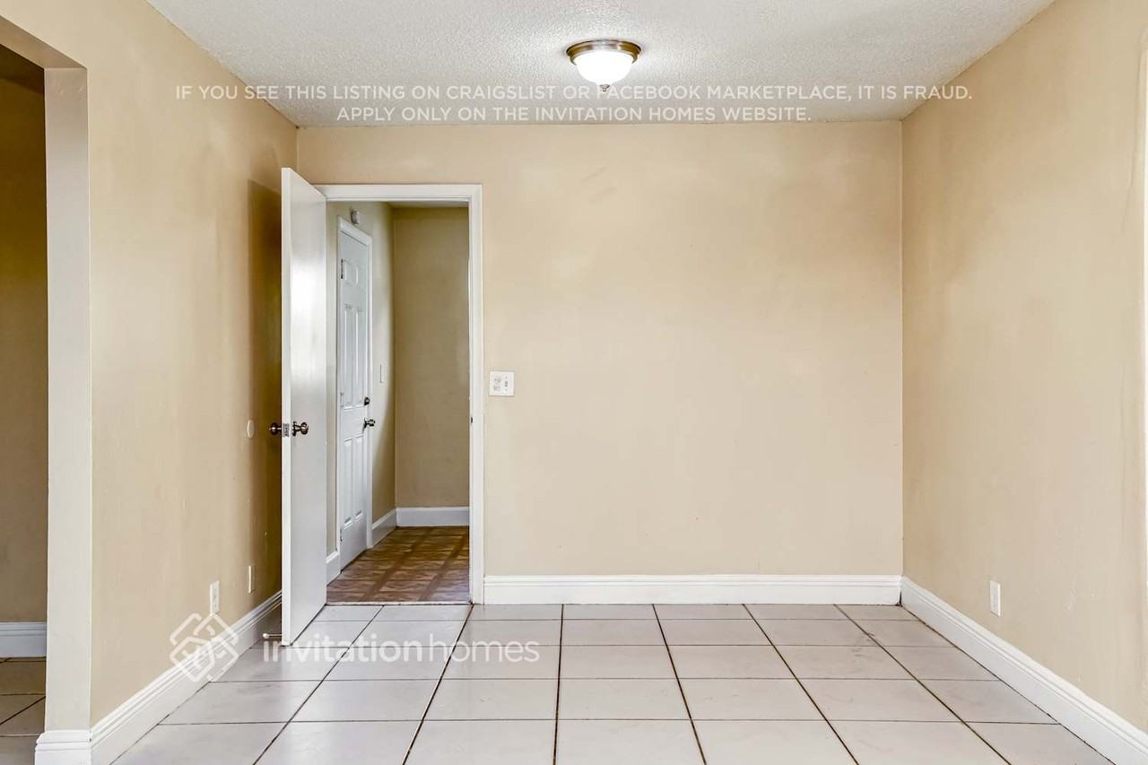 3070 Se 1st Pl - Photo 6 of 17