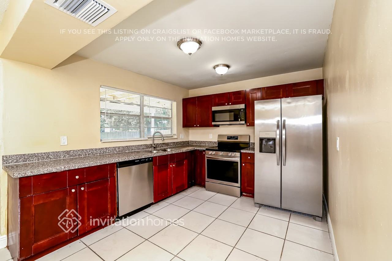 3070 Se 1st Pl - Photo 7 of 17