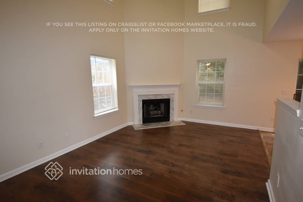 2235 Lexington Ln - Photo 4 of 14