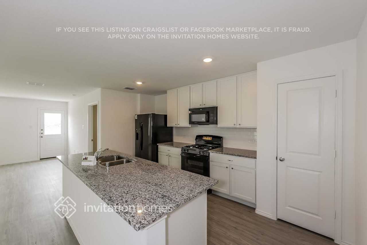 10221 Hackberry Spring Way - Photo 7 of 17