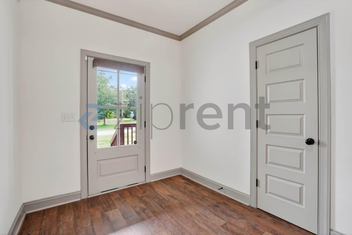 1934 Elizabeth St - Photo 5 of 22