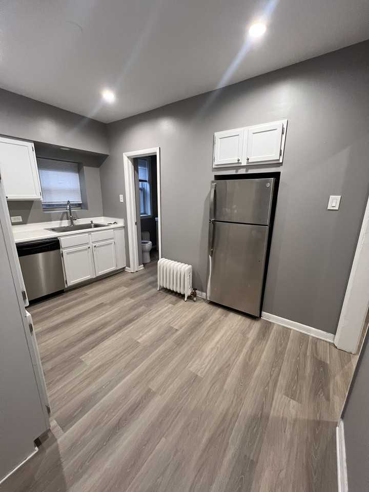 W Bryn Mawr Ave & N Kenmore Ave - Photo 6 of 14