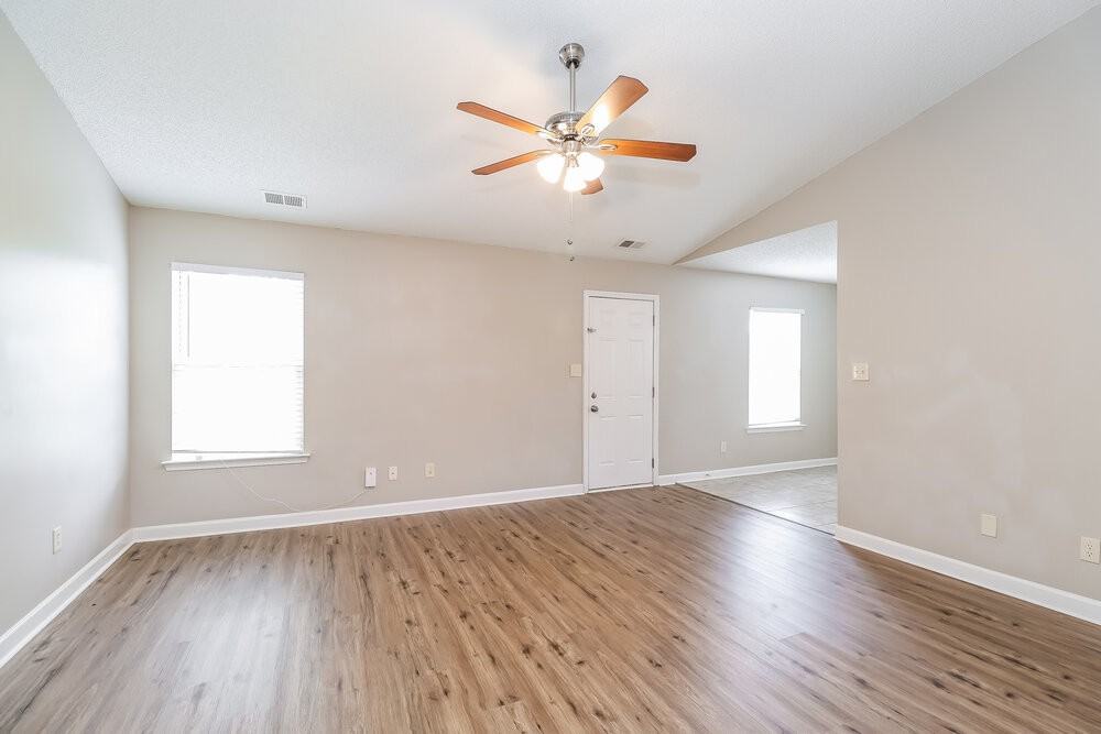 1810 Cagney St - Photo 4 of 16