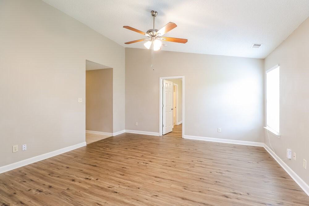 1810 Cagney St - Photo 5 of 16