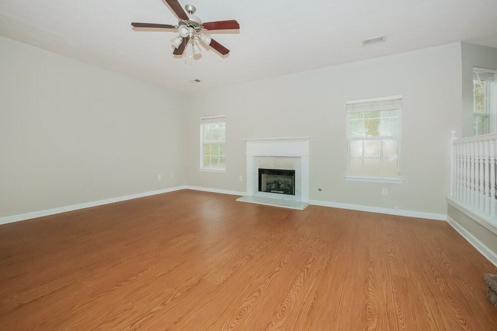 112 Garrison Ln - Photo 4 of 17
