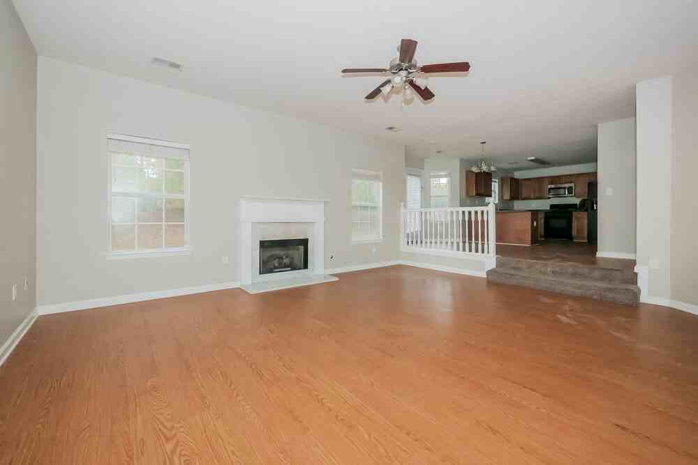 112 Garrison Ln - Photo 5 of 17