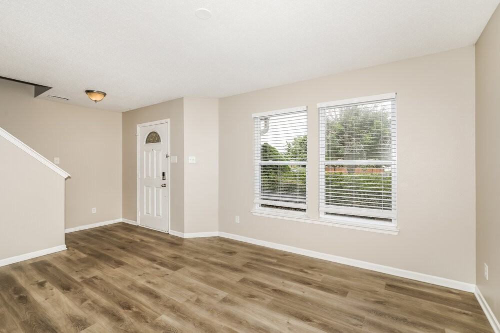 10301 Kensington Way - Photo 6 of 18