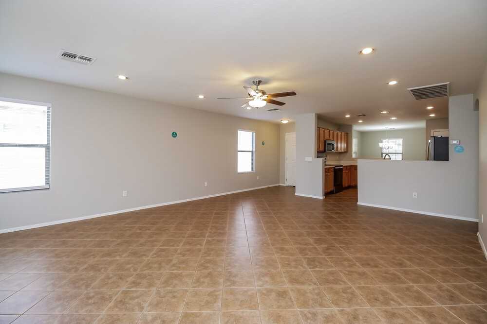 3129 W Dancer Ln - Photo 4 of 16