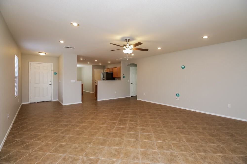 3129 W Dancer Ln - Photo 5 of 16
