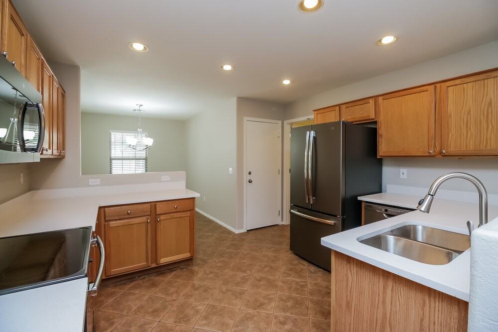 3129 W Dancer Ln - Photo 6 of 16