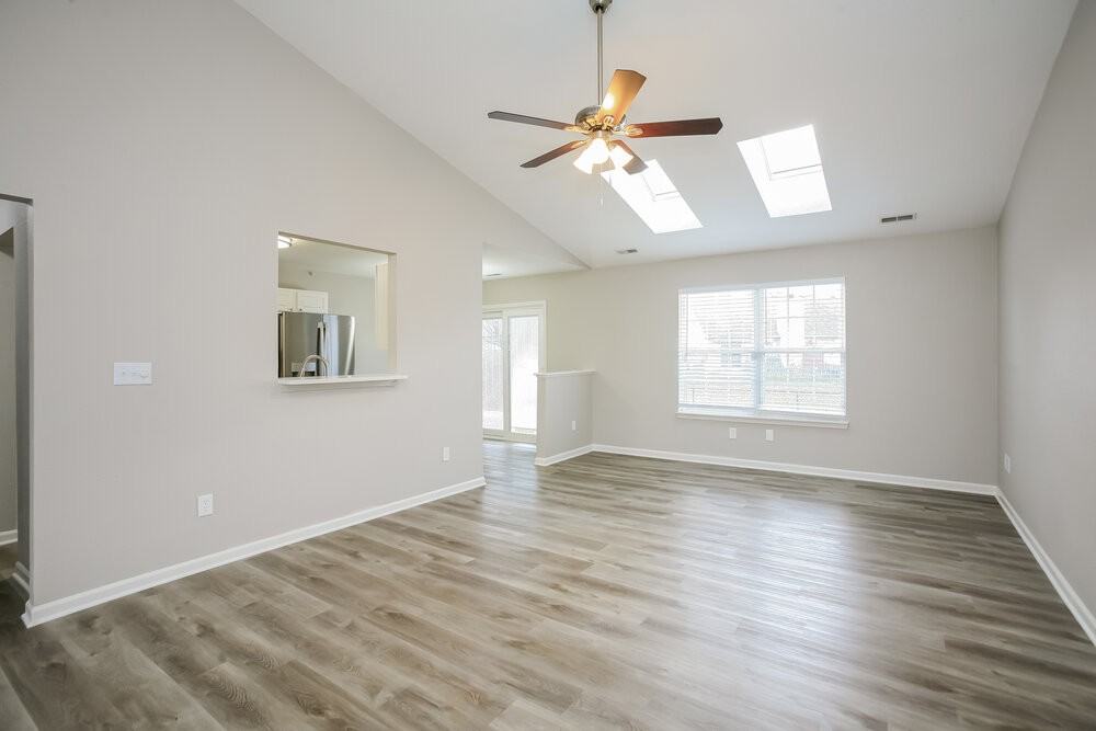221 Pennwood Ln - Photo 4 of 16