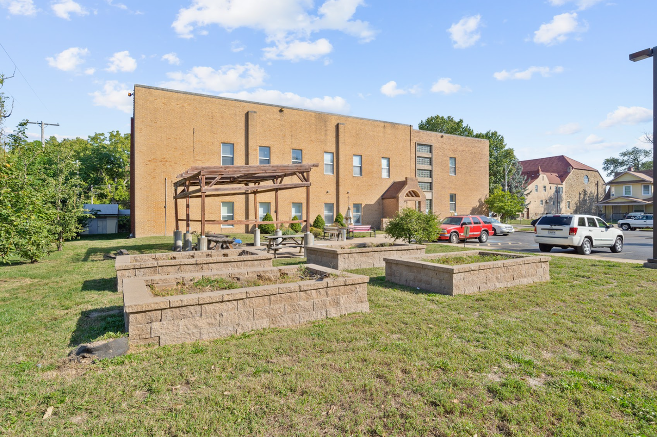 Immanuel Manor - Photo 2 of 11
