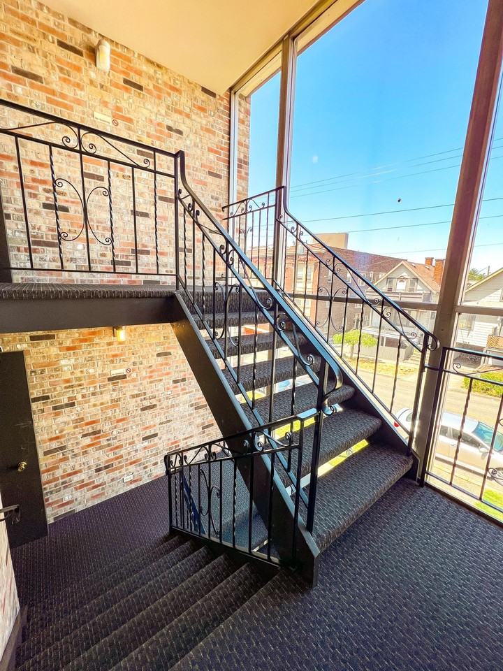 515 East Denny Apartments - Photo 7 of 48