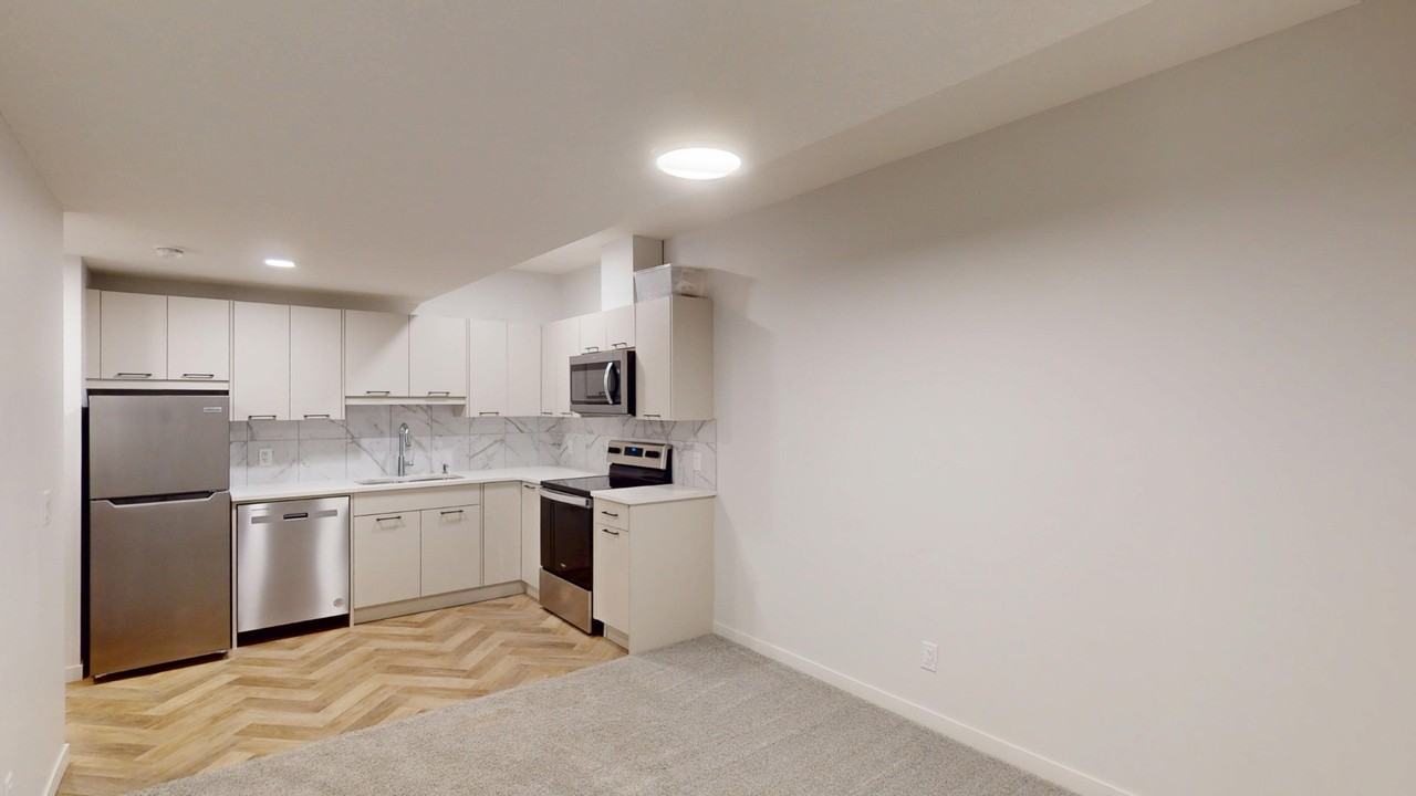178 Legacy Glen Court Southeast Lower - Photo 2 of 18