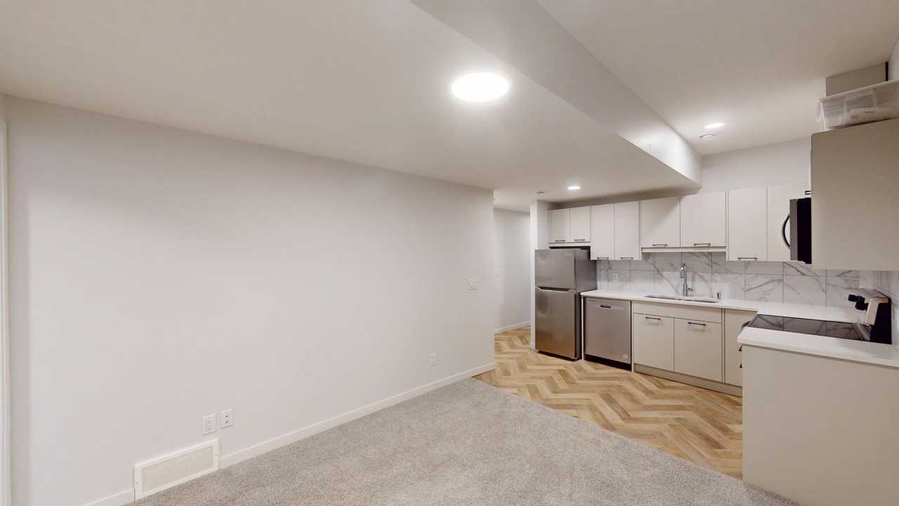 178 Legacy Glen Court Southeast Lower - Photo 5 of 18