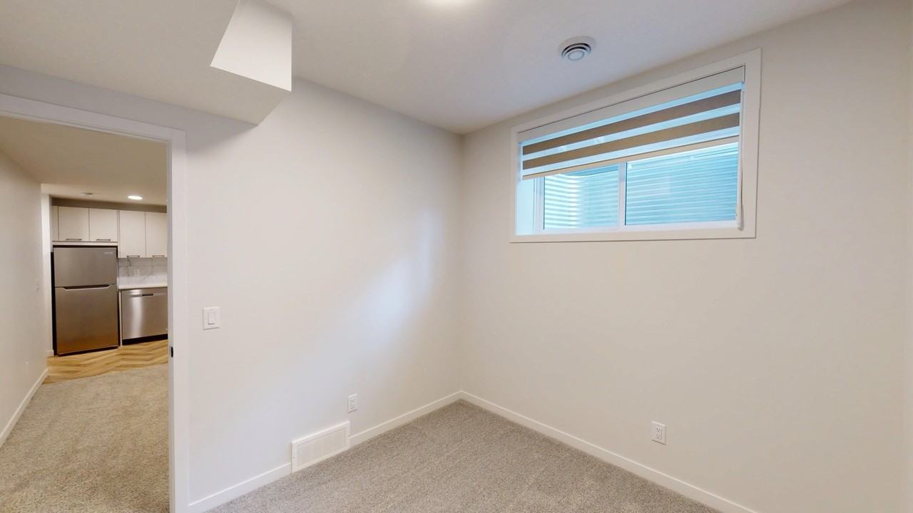 178 Legacy Glen Court Southeast Lower - Photo 6 of 18