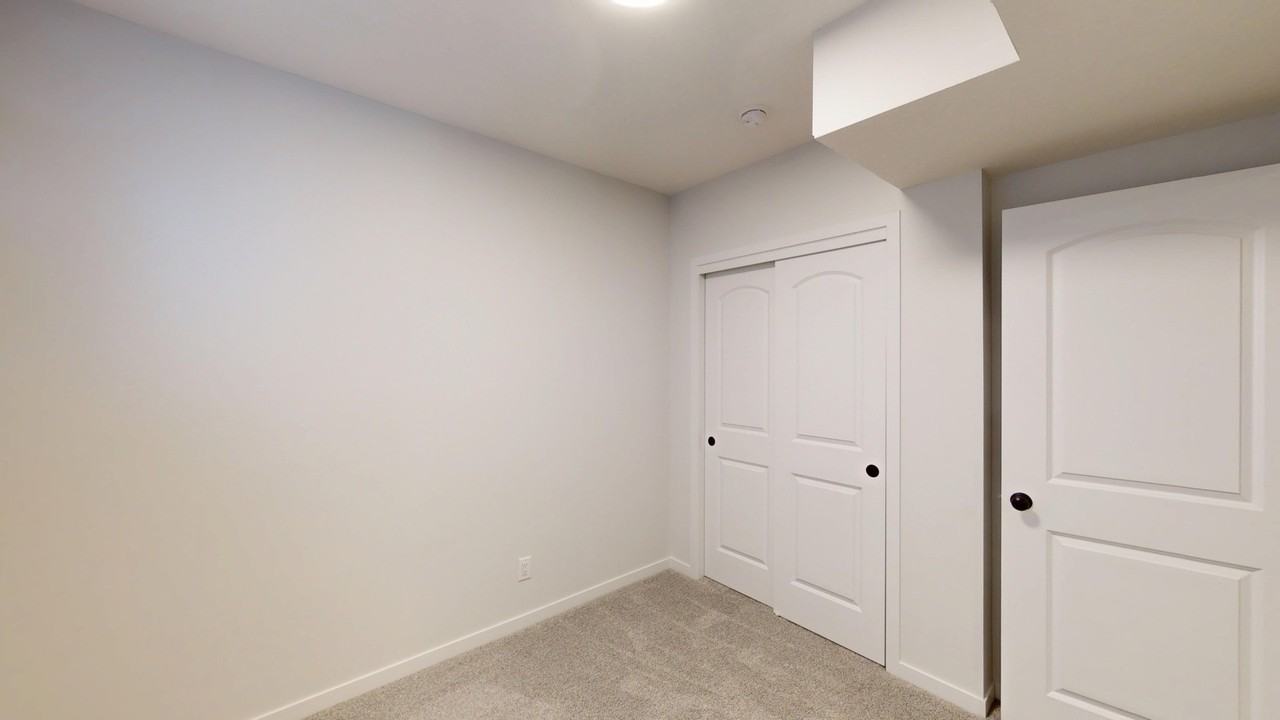178 Legacy Glen Court Southeast Lower - Photo 7 of 18