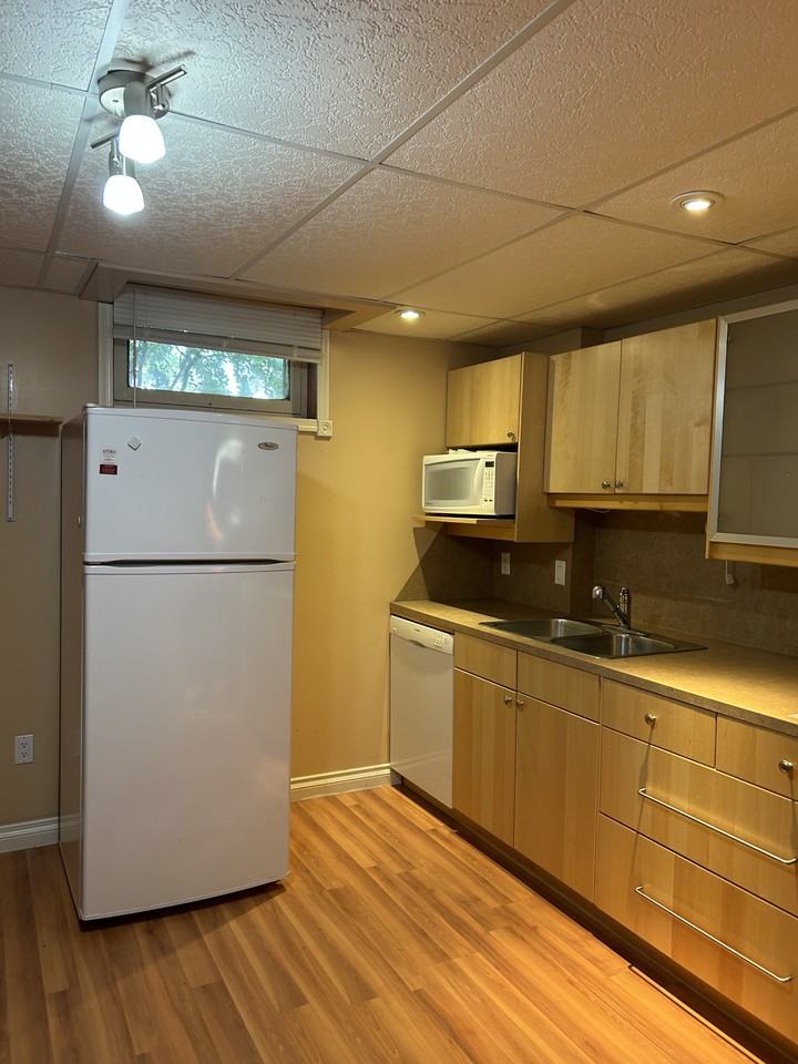 5401 51 St - Photo 2 of 9