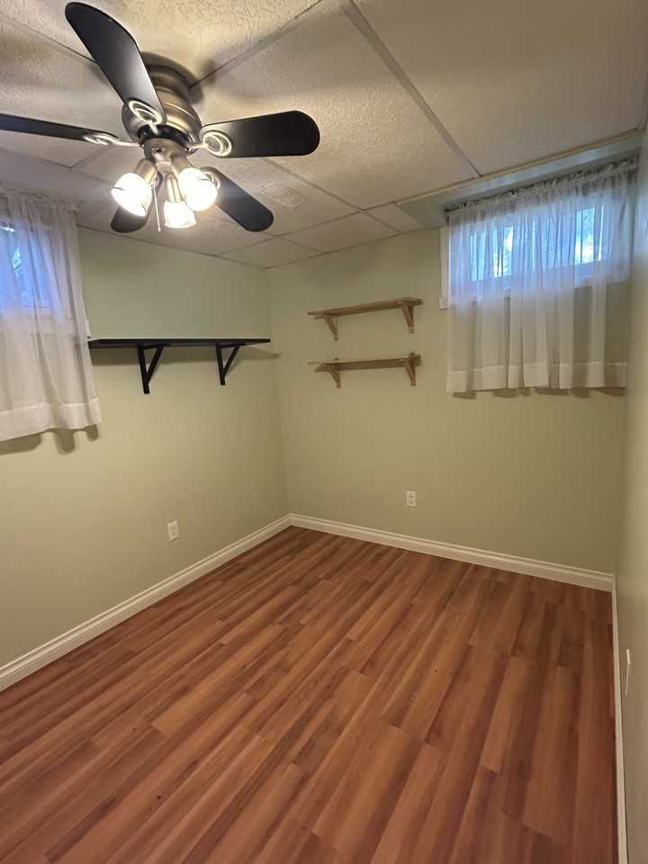 5401 51 St - Photo 4 of 9