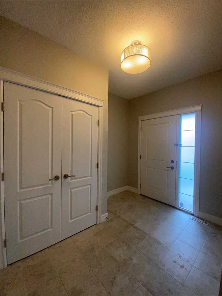 15815 15 Ave Sw - Photo 3 of 39