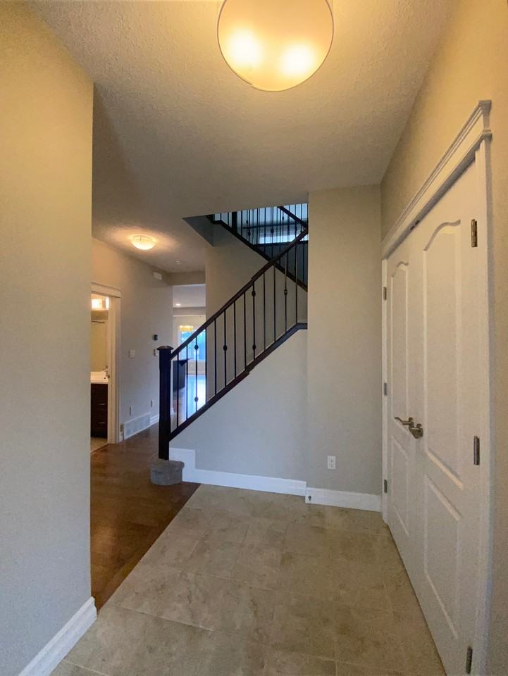 15815 15 Ave Sw - Photo 4 of 39
