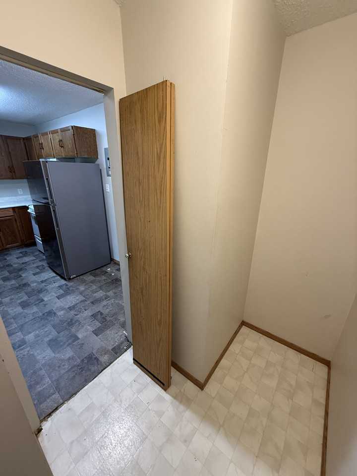 5013 50 St - Photo 3 of 13