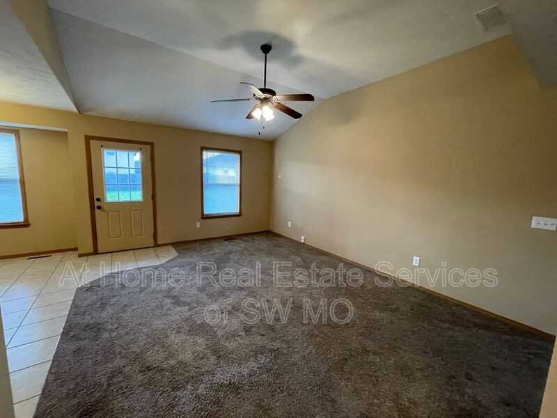 5543 W David St - Photo 2 of 10