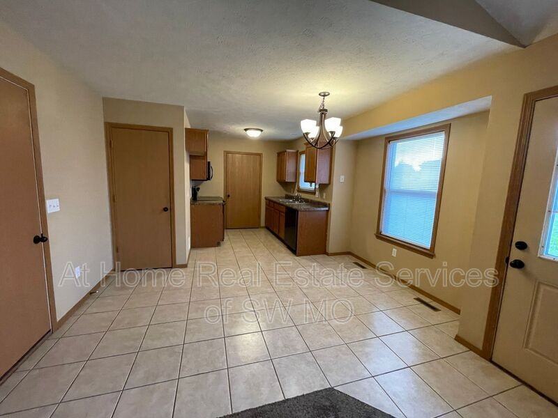 5543 W David St - Photo 3 of 10