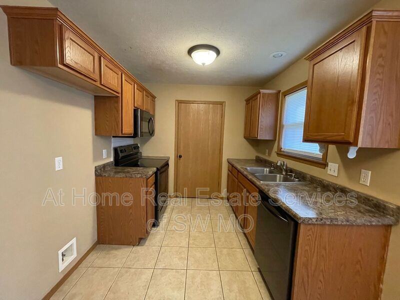 5543 W David St - Photo 4 of 10
