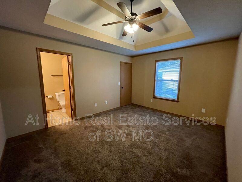 5543 W David St - Photo 6 of 10