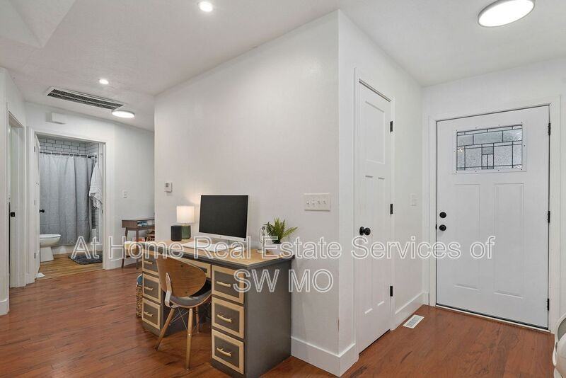 1539 W Rockwood Ct - Photo 3 of 18