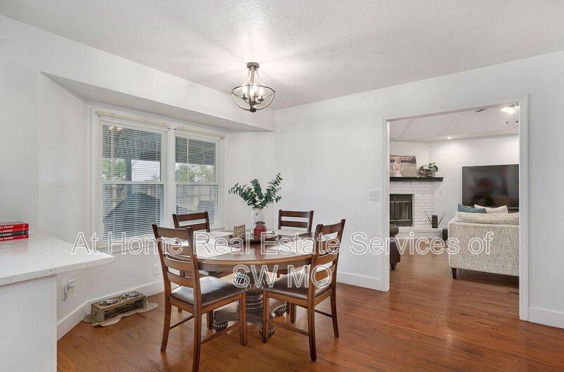 1539 W Rockwood Ct - Photo 4 of 18