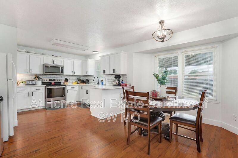1539 W Rockwood Ct - Photo 6 of 18