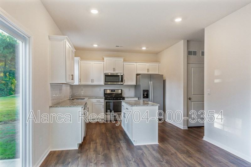 114 Sequoia Forest Dr - Photo 2 of 20