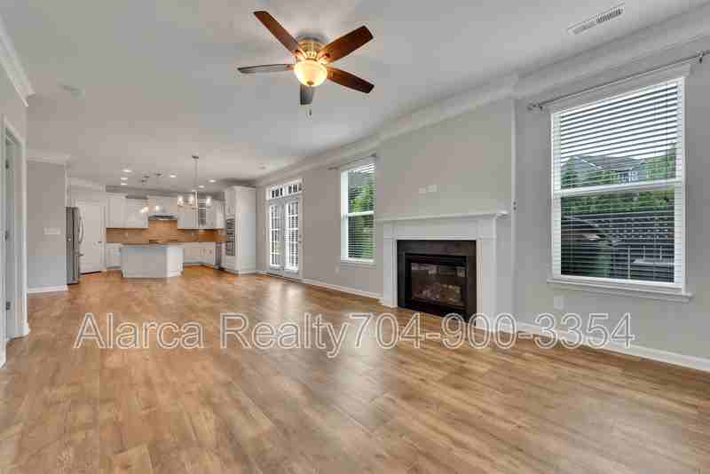 7419 Canova Ln - Photo 3 of 38