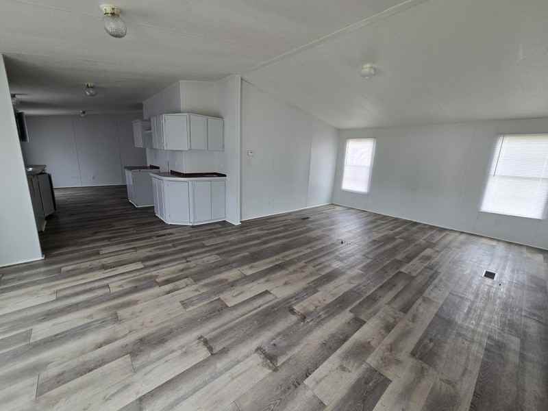 401 Starlit Dr - Photo 2 of 25
