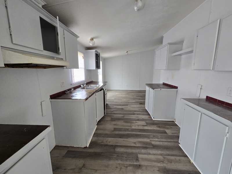 401 Starlit Dr - Photo 3 of 25