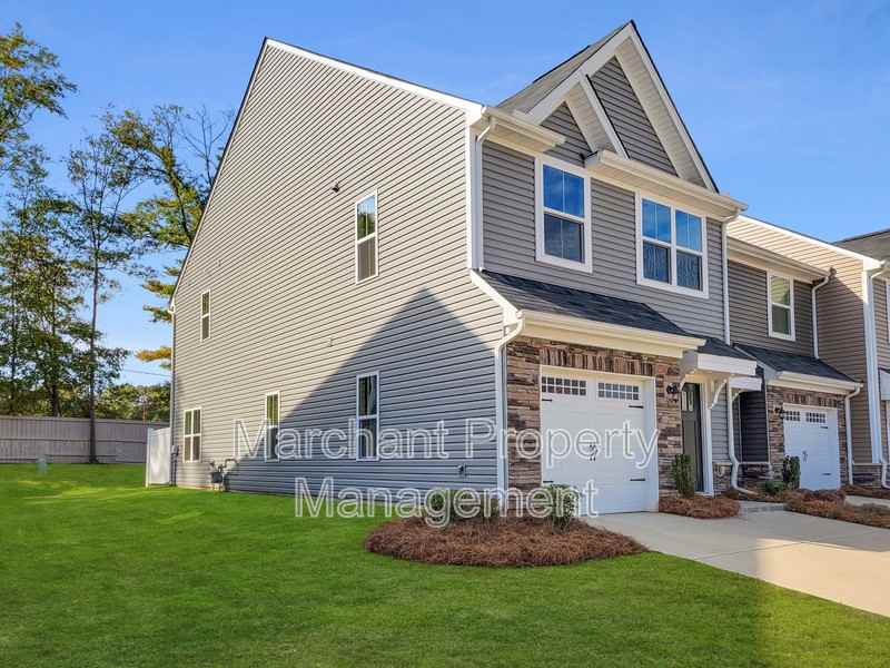 111 Marthawood Ln - Photo 3 of 38