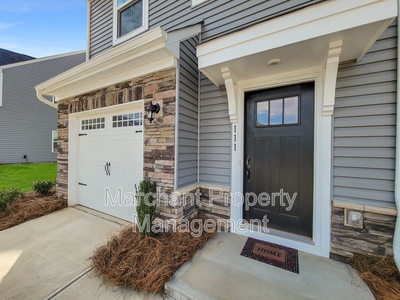 111 Marthawood Ln - Photo 4 of 38