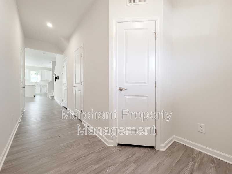 111 Marthawood Ln - Photo 5 of 38