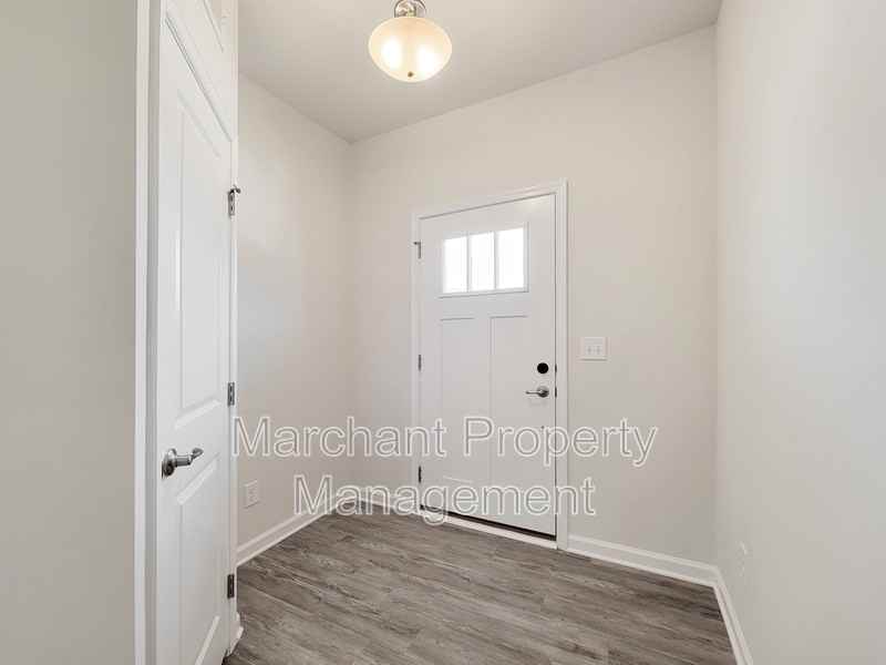111 Marthawood Ln - Photo 6 of 38