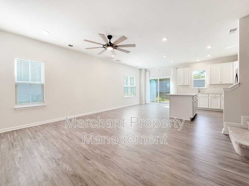 111 Marthawood Ln - Photo 7 of 38