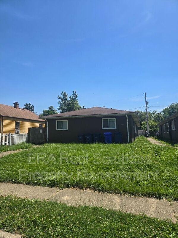 2460 Hiawatha St - Photo 2 of 9