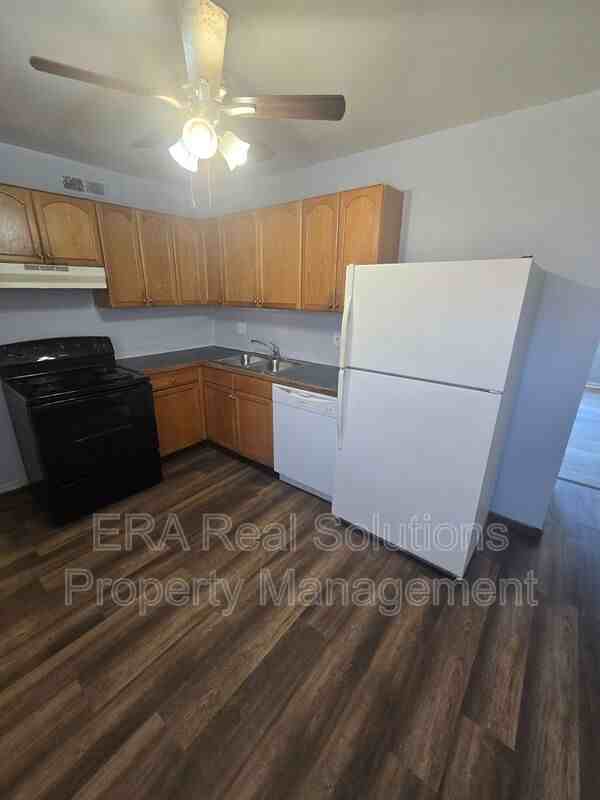 2460 Hiawatha St - Photo 3 of 9