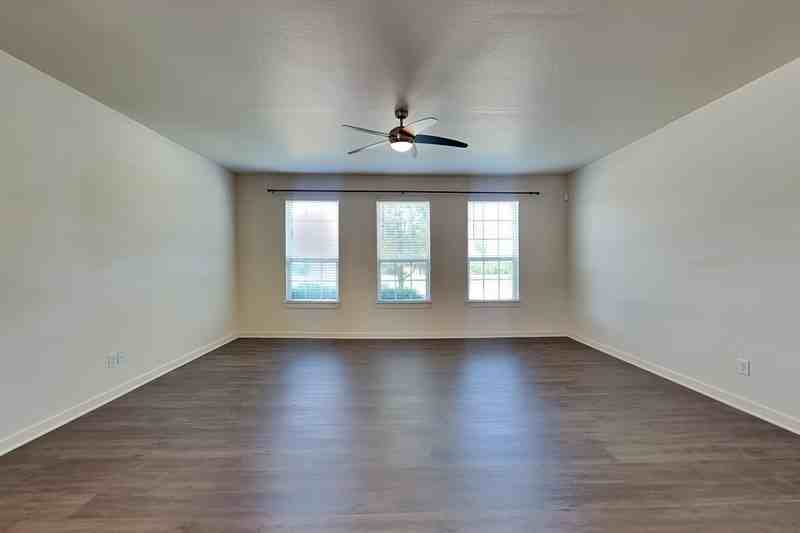 821 Jamie Dr - Photo 3 of 20