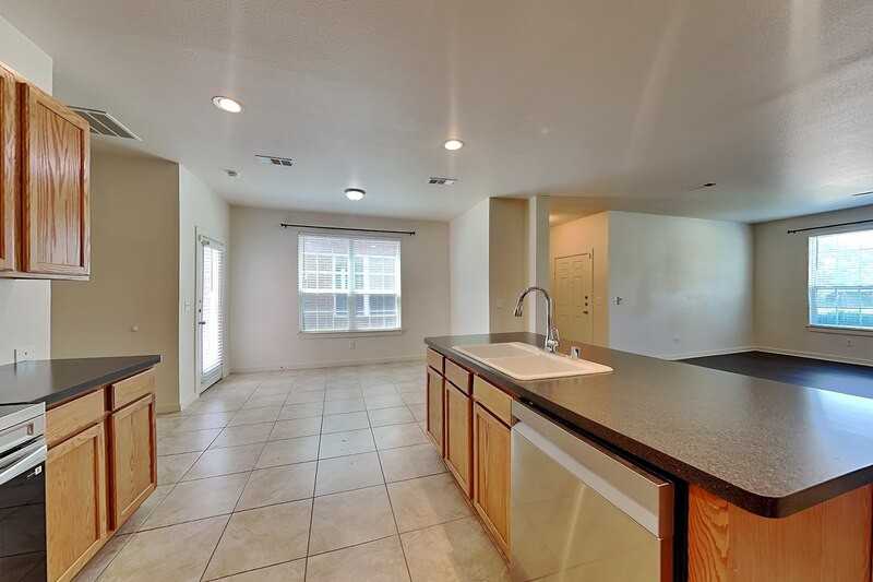 821 Jamie Dr - Photo 4 of 20